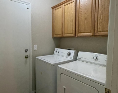 3905 E Cloudburst Drive - Photo Thumbnail 12