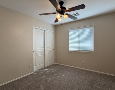 3905 E Cloudburst Drive - Photo Thumbnail 10