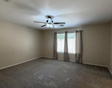3905 E Cloudburst Drive - Photo Thumbnail 4