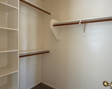 3905 E Cloudburst Drive - Photo Thumbnail 6