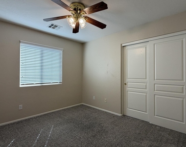 3905 E Cloudburst Drive - Photo Thumbnail 7