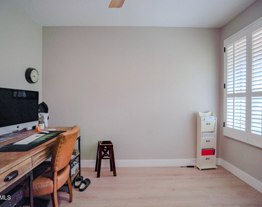 10407 N 10th Place - Photo Thumbnail 14