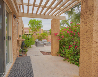 10407 N 10th Place - Photo Thumbnail 6