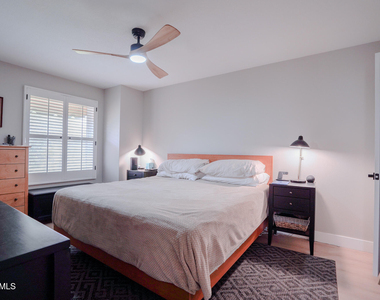 10407 N 10th Place - Photo Thumbnail 19