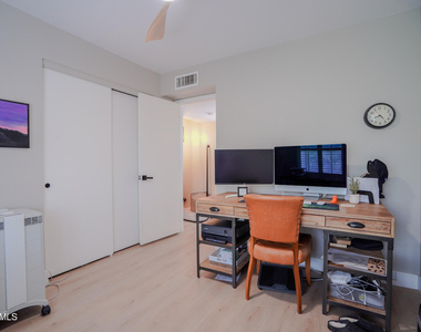 10407 N 10th Place - Photo Thumbnail 15