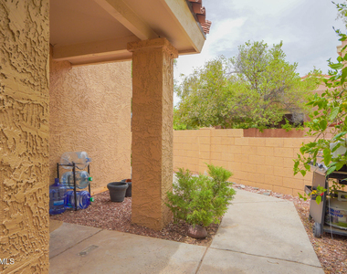 10407 N 10th Place - Photo Thumbnail 25