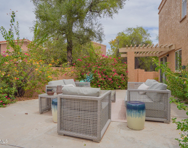 10407 N 10th Place - Photo Thumbnail 5