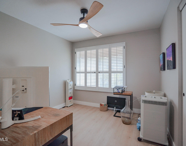 10407 N 10th Place - Photo Thumbnail 13