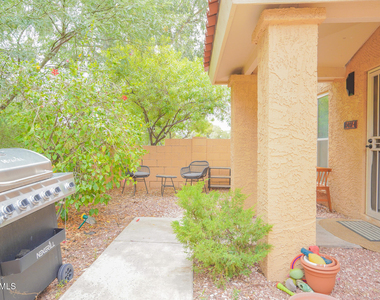 10407 N 10th Place - Photo Thumbnail 24
