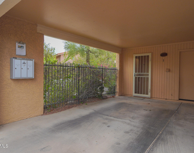 10407 N 10th Place - Photo Thumbnail 2