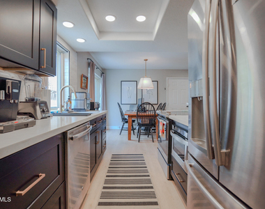10407 N 10th Place - Photo Thumbnail 12