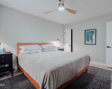 10407 N 10th Place - Photo Thumbnail 20