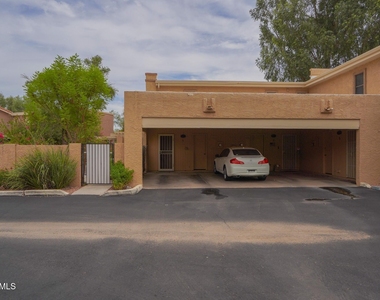 10407 N 10th Place - Photo Thumbnail 1
