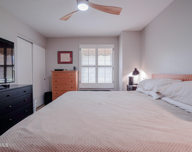10407 N 10th Place - Photo Thumbnail 18