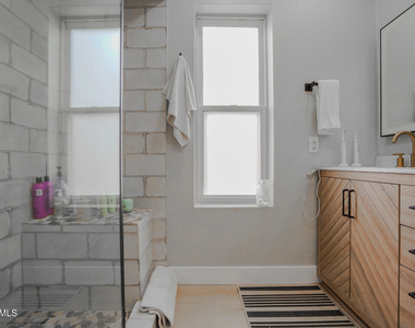 10407 N 10th Place - Photo Thumbnail 16