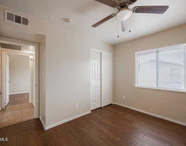 2443 E Mobile Lane - Photo Thumbnail 11