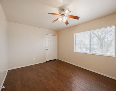 2443 E Mobile Lane - Photo Thumbnail 3