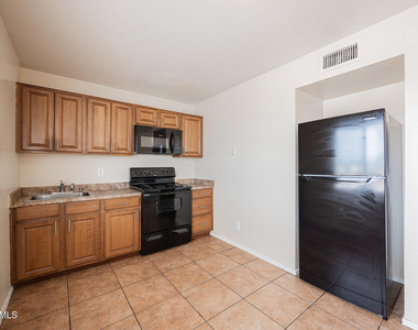 2443 E Mobile Lane - Photo Thumbnail 7