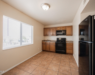 2443 E Mobile Lane - Photo Thumbnail 6