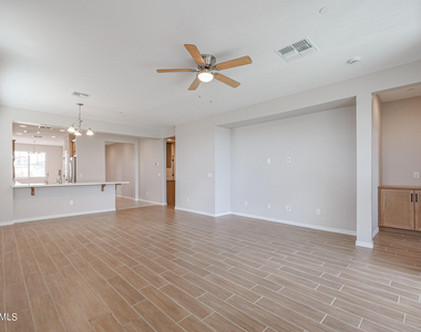 31959 N 124th Drive - Photo Thumbnail 8