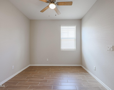 31959 N 124th Drive - Photo Thumbnail 11