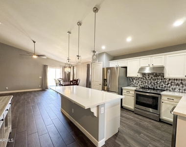 6620 W Watkins Street - Photo Thumbnail 10