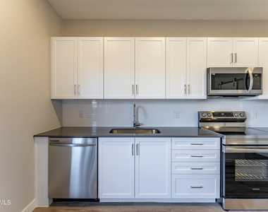 432 S 32nd Street - Photo Thumbnail 13