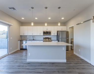 432 S 32nd Street - Photo Thumbnail 1