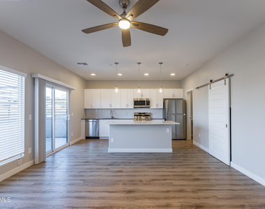 432 S 32nd Street - Photo Thumbnail 7