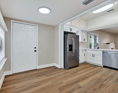 3714 Henry Avenue - Photo Thumbnail 4