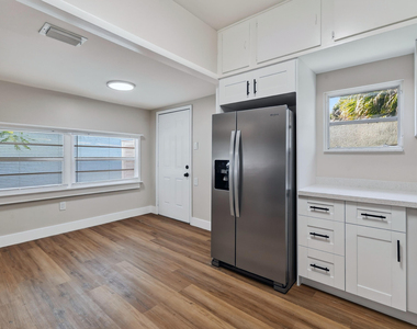 3714 Henry Avenue - Photo Thumbnail 3