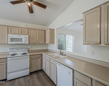 15728 N 104th Street - Photo Thumbnail 8