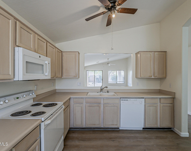 15728 N 104th Street - Photo Thumbnail 9