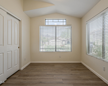 15728 N 104th Street - Photo Thumbnail 12