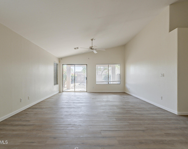 15728 N 104th Street - Photo Thumbnail 3