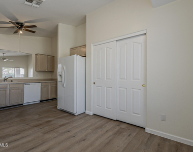 15728 N 104th Street - Photo Thumbnail 14
