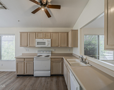 15728 N 104th Street - Photo Thumbnail 7