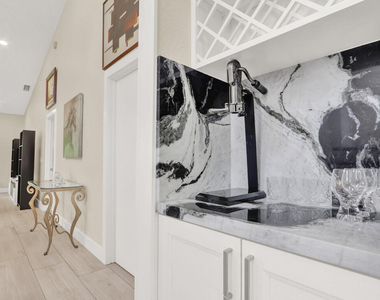 13483 Fountain View Boulevard - Photo Thumbnail 8