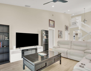 13483 Fountain View Boulevard - Photo Thumbnail 6