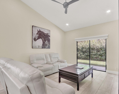 13483 Fountain View Boulevard - Photo Thumbnail 4