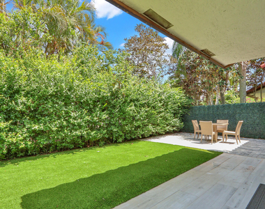 13483 Fountain View Boulevard - Photo Thumbnail 31