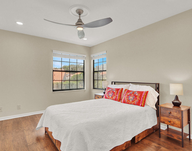 13483 Fountain View Boulevard - Photo Thumbnail 25