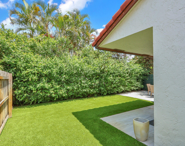 13483 Fountain View Boulevard - Photo Thumbnail 32
