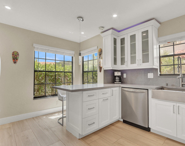 13483 Fountain View Boulevard - Photo Thumbnail 9