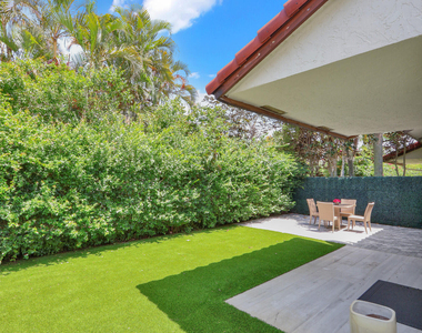 13483 Fountain View Boulevard - Photo Thumbnail 34