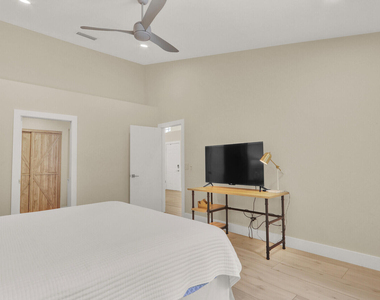 13483 Fountain View Boulevard - Photo Thumbnail 19