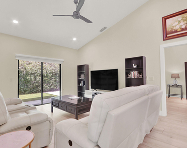13483 Fountain View Boulevard - Photo Thumbnail 5