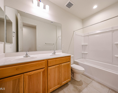 7106 W Hedge Hog Place - Photo Thumbnail 14