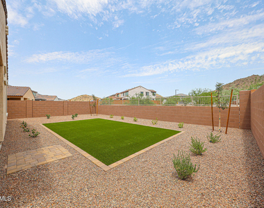 7106 W Hedge Hog Place - Photo Thumbnail 19