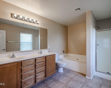 2646 S Southwind Drive - Photo Thumbnail 20